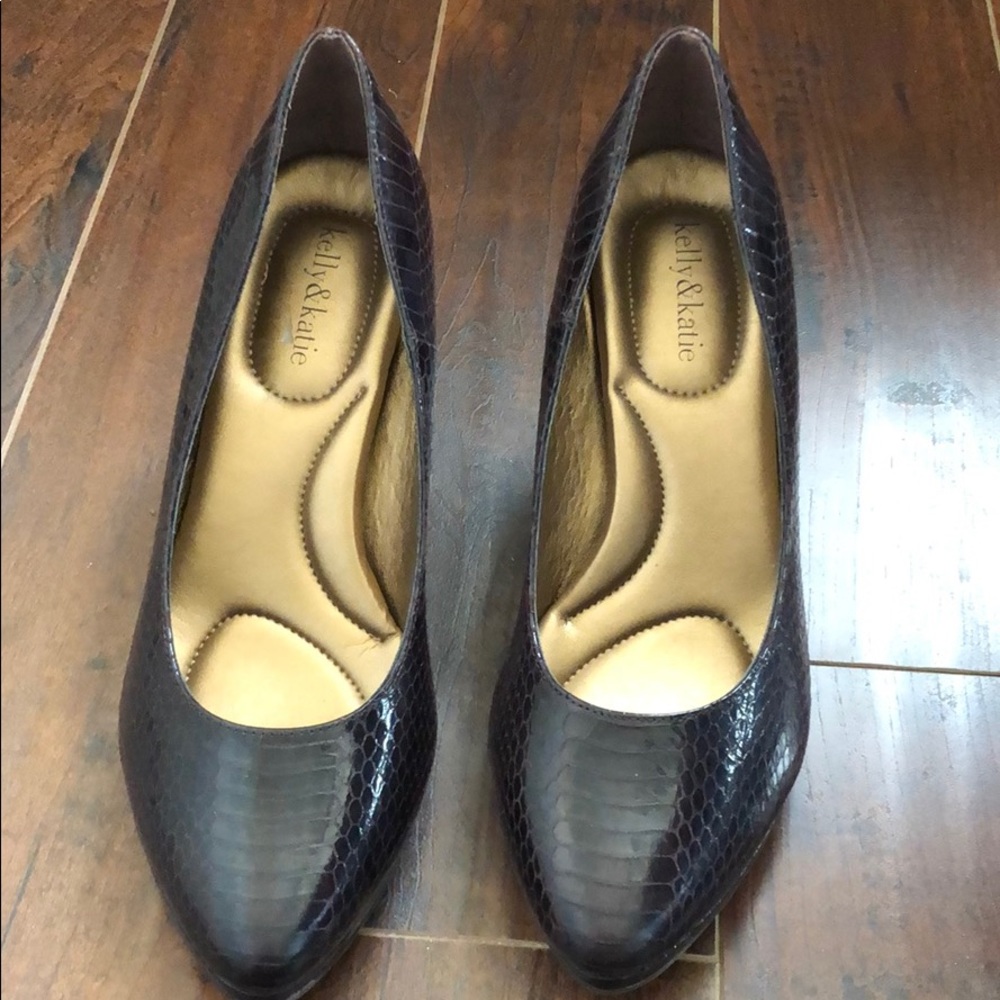 Kelly and Katie Brown Crocodile Print Pump